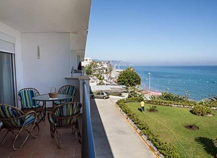 Apartamento En Nerja. Primera Linea De Playa Kültér fotó